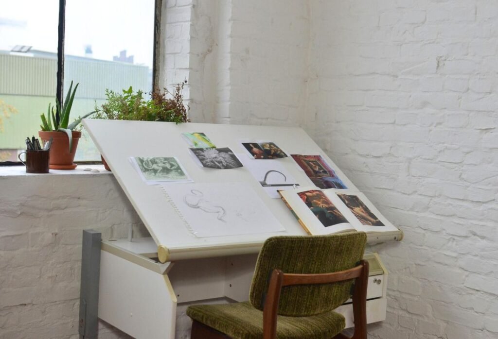 Como Montar Seu Ateliê em Casa com Pouco Investimento Dicas Para Quem Não Tem Espaço Nem Dinheiro