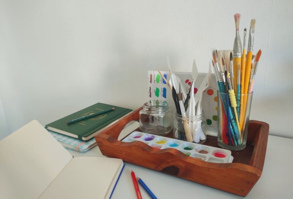 Como Montar Seu Ateliê em Casa com Pouco Investimento Dicas Para Quem Não Tem Espaço Nem Dinheiro